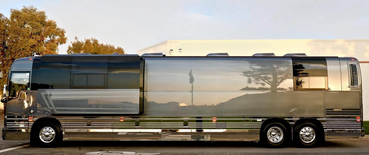 49390 2020 X3-45 Prevost Entertainer Bus For Sale at Staley Bus Sales / Staley Coach, Nashville, Tennessee.