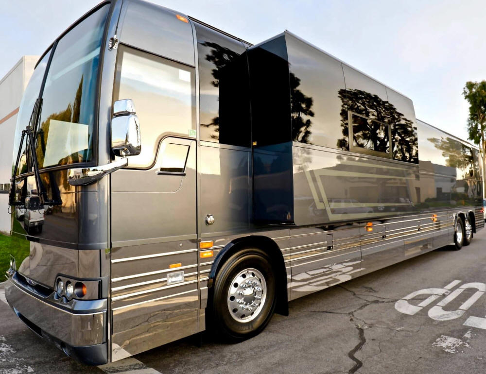 49390 2020 X3-45 Prevost Entertainer Bus For Sale at Staley Bus Sales / Staley Coach, Nashville, Tennessee.