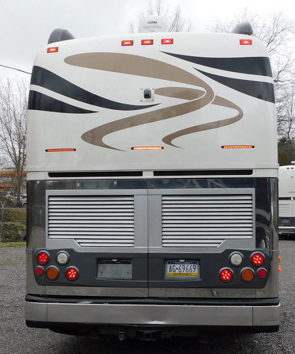2008 40 Ft. Prevost XLII Dual Slide Shell For Sale at Staley Bus Sales, Nashville, Tennessee.